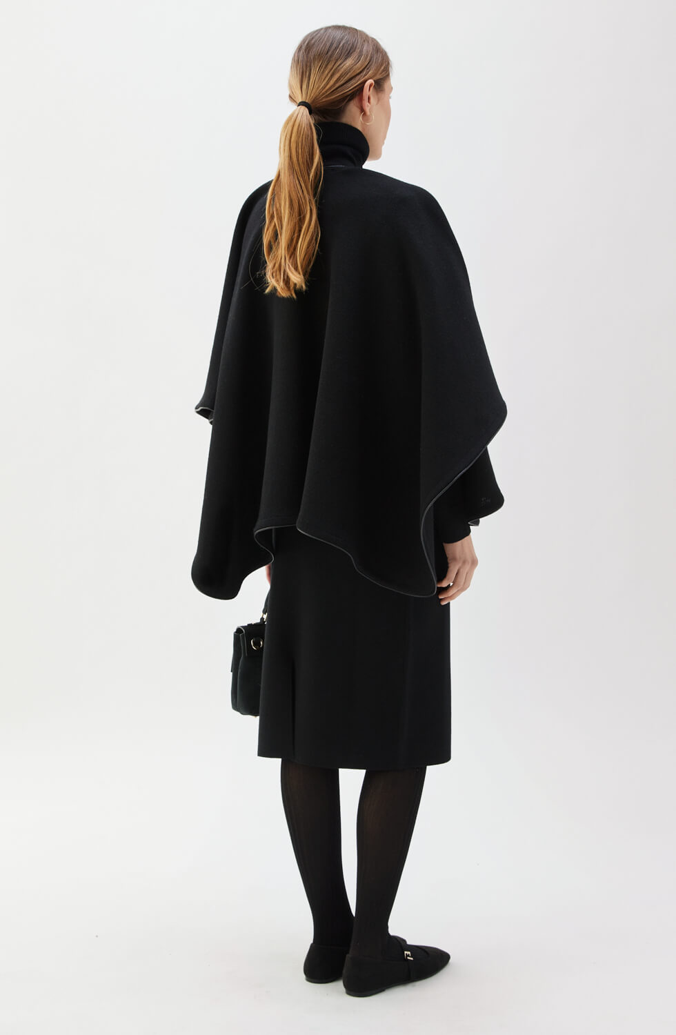 Mio Poncho Piping Svart